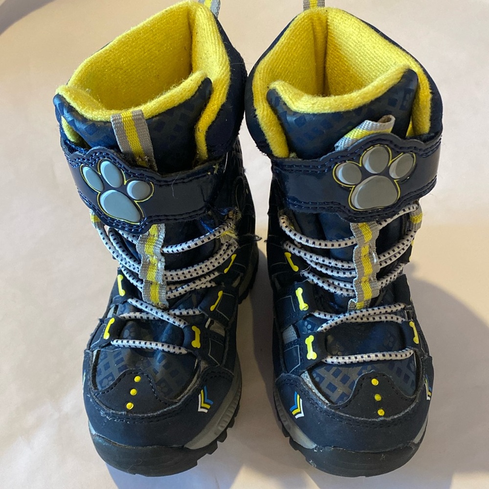 Paw patrol snow boots size 6